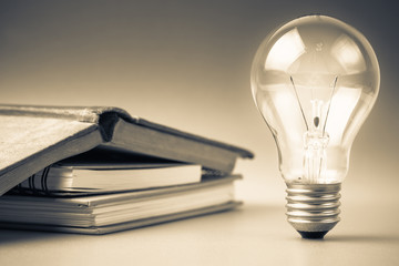 叶片一能进行光合作用着部位是（　　）A．只有表皮细胞B．只有叶肉细胞C．只有保卫细胞D．所有含叶绿体的